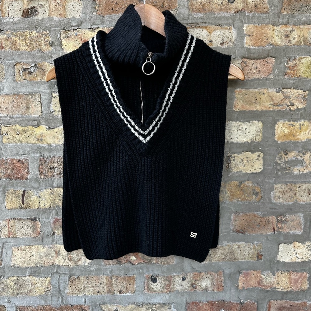 Sandro Paris Black knitted Wool Vest With White Stripe 
Woman’s S